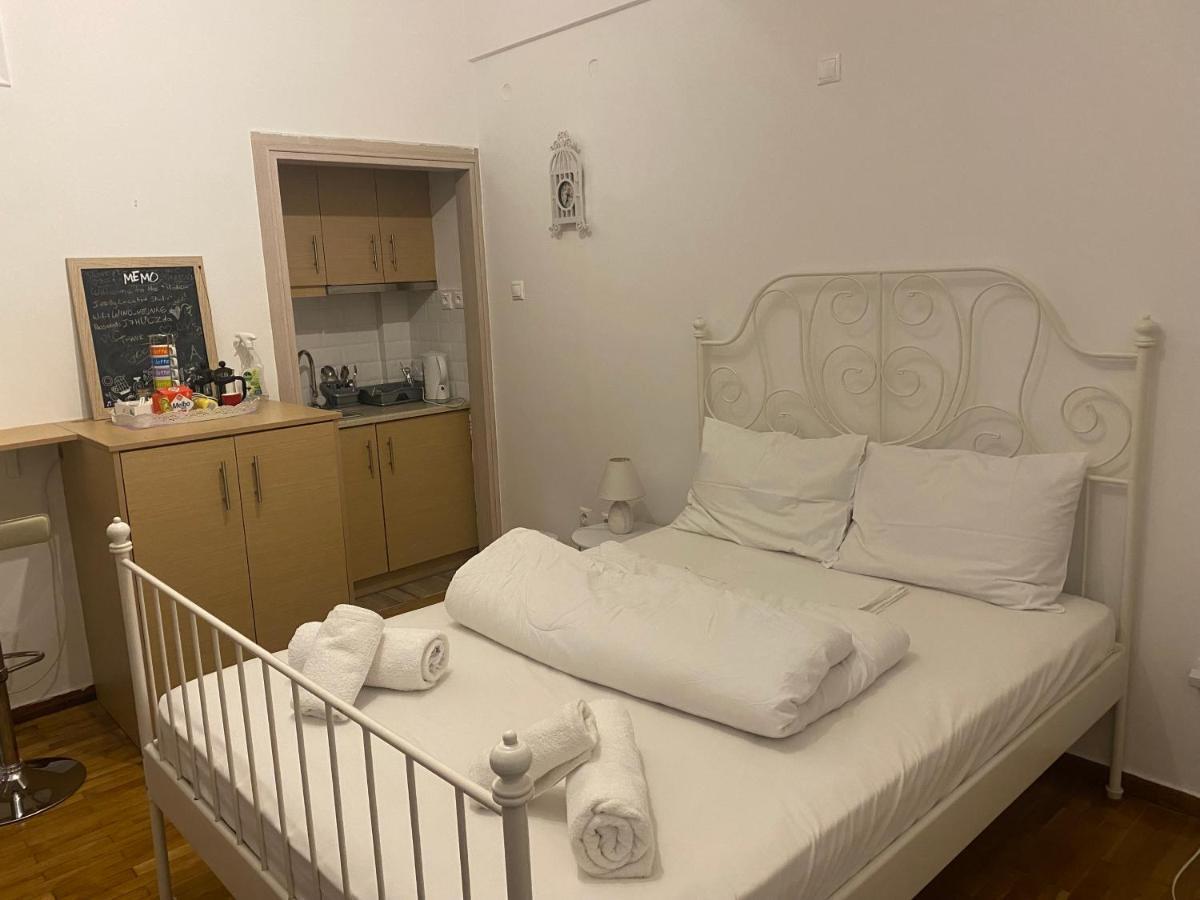 Modern, Ideally Located Studio Apartment Афіни Екстер'єр фото