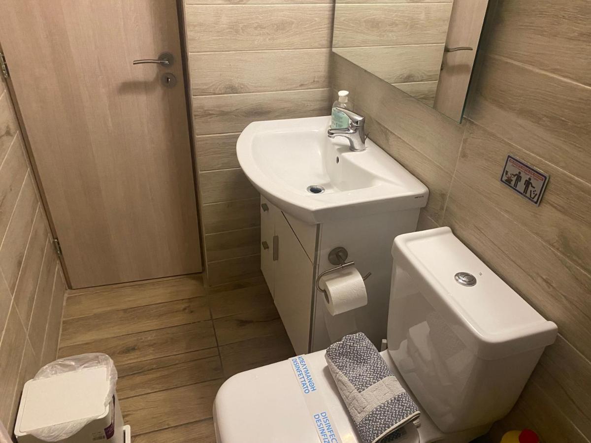 Modern, Ideally Located Studio Apartment Афіни Екстер'єр фото