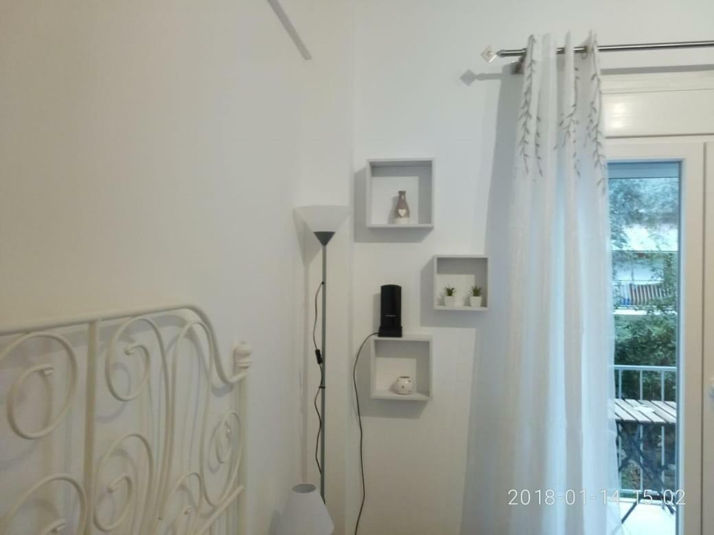 Modern, Ideally Located Studio Apartment Афіни Екстер'єр фото