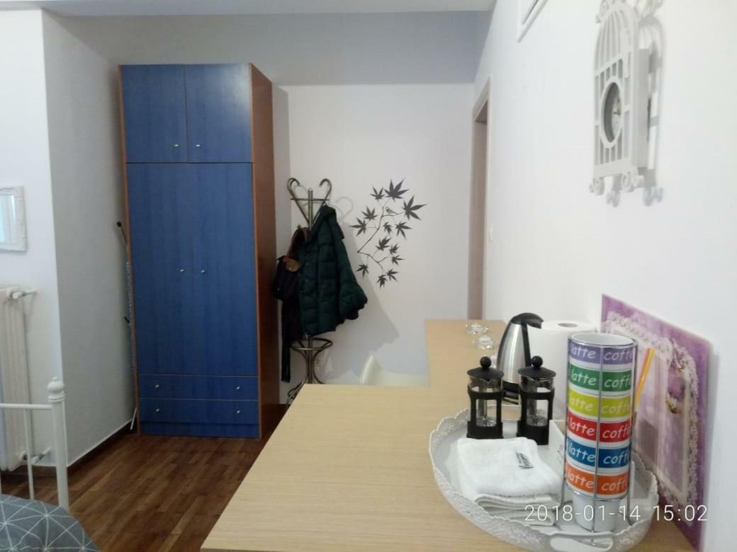 Modern, Ideally Located Studio Apartment Афіни Екстер'єр фото